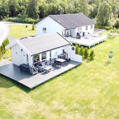 Feriehus Ved Sjoen Tomra 外观 照片