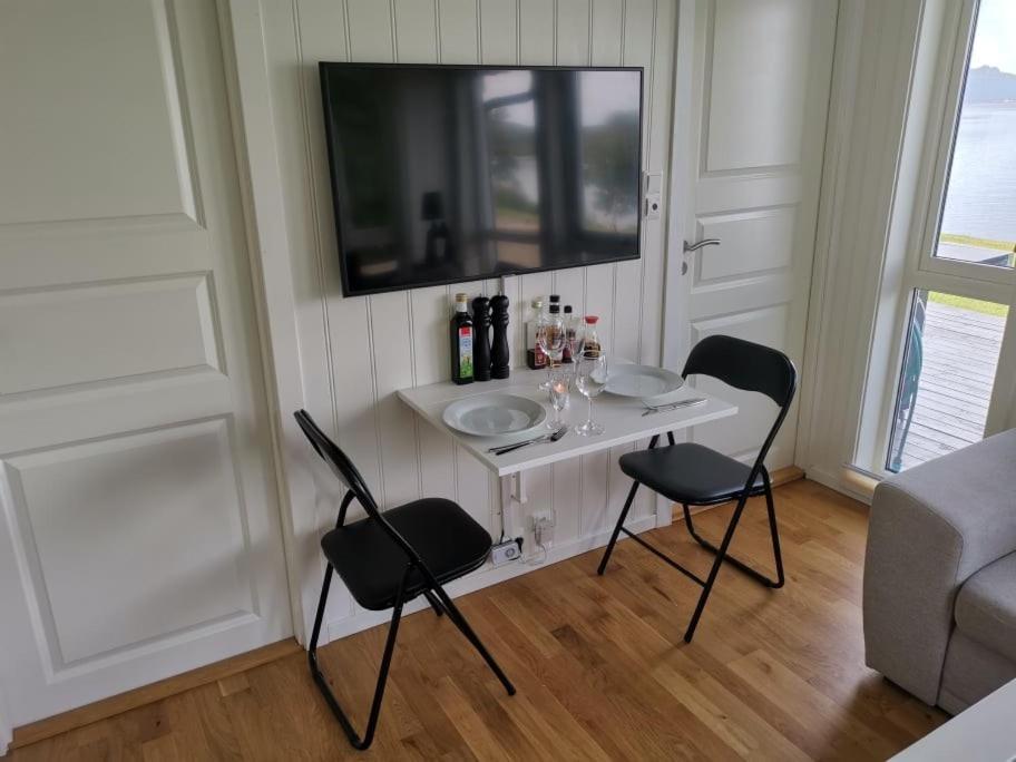 Feriehus Ved Sjoen Tomra 外观 照片