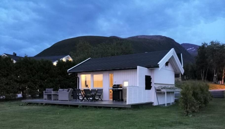 Feriehus Ved Sjoen Tomra 外观 照片