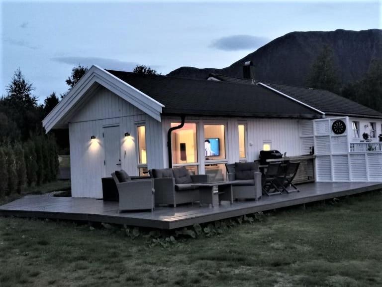 Feriehus Ved Sjoen Tomra 外观 照片
