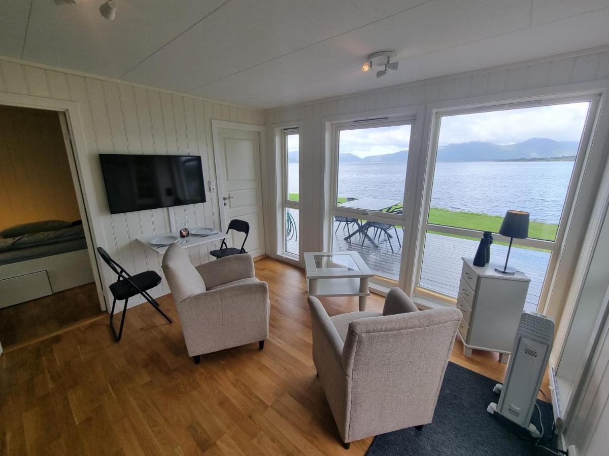 Feriehus Ved Sjoen Tomra 外观 照片
