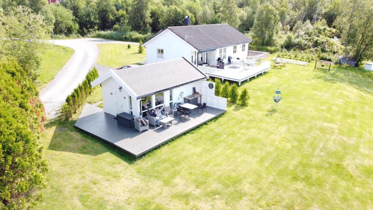 Feriehus Ved Sjoen Tomra 外观 照片